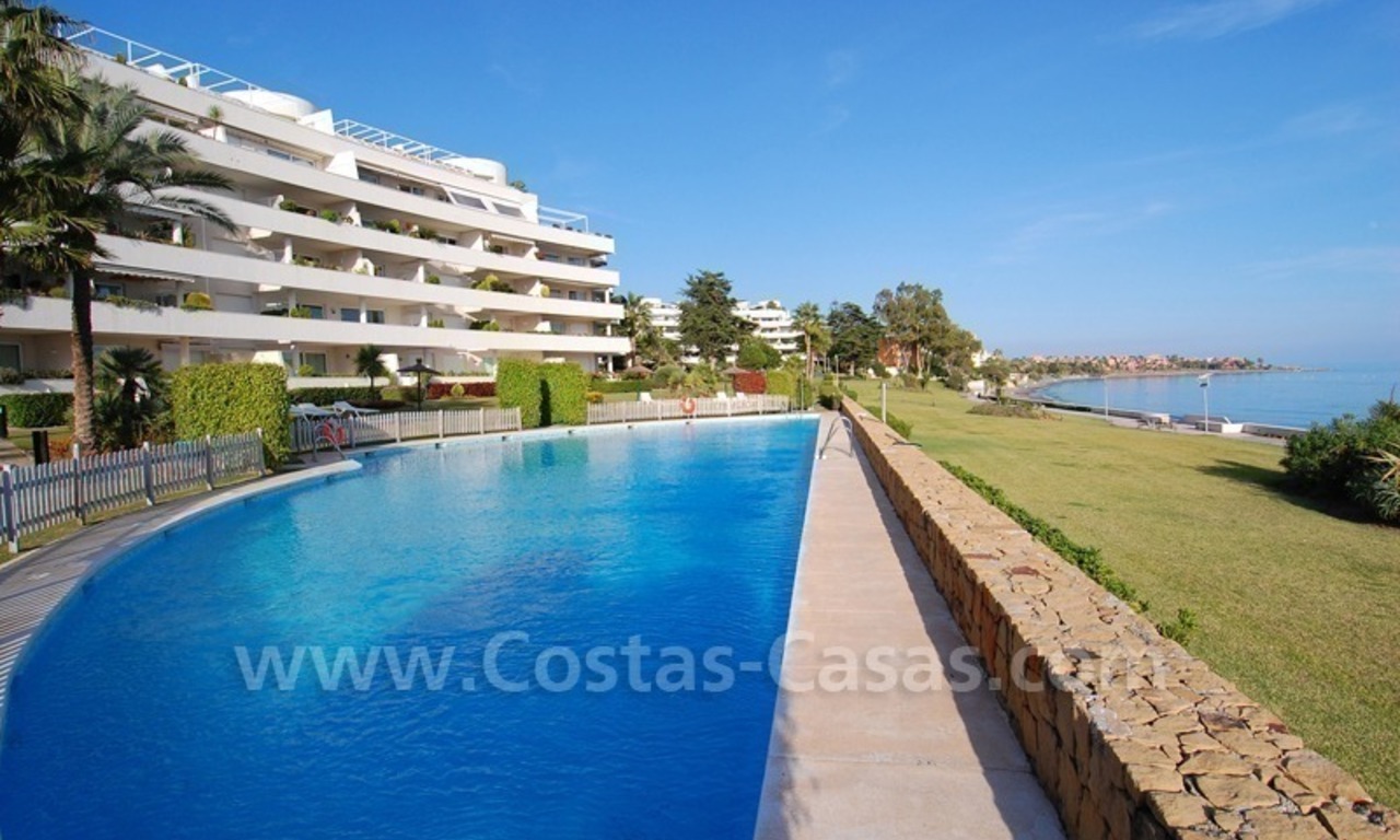 Appartement en première ligne de plage en vente dans un complexe situé sur la nouvelle Mille d' Or, Marbella - Estepona 5