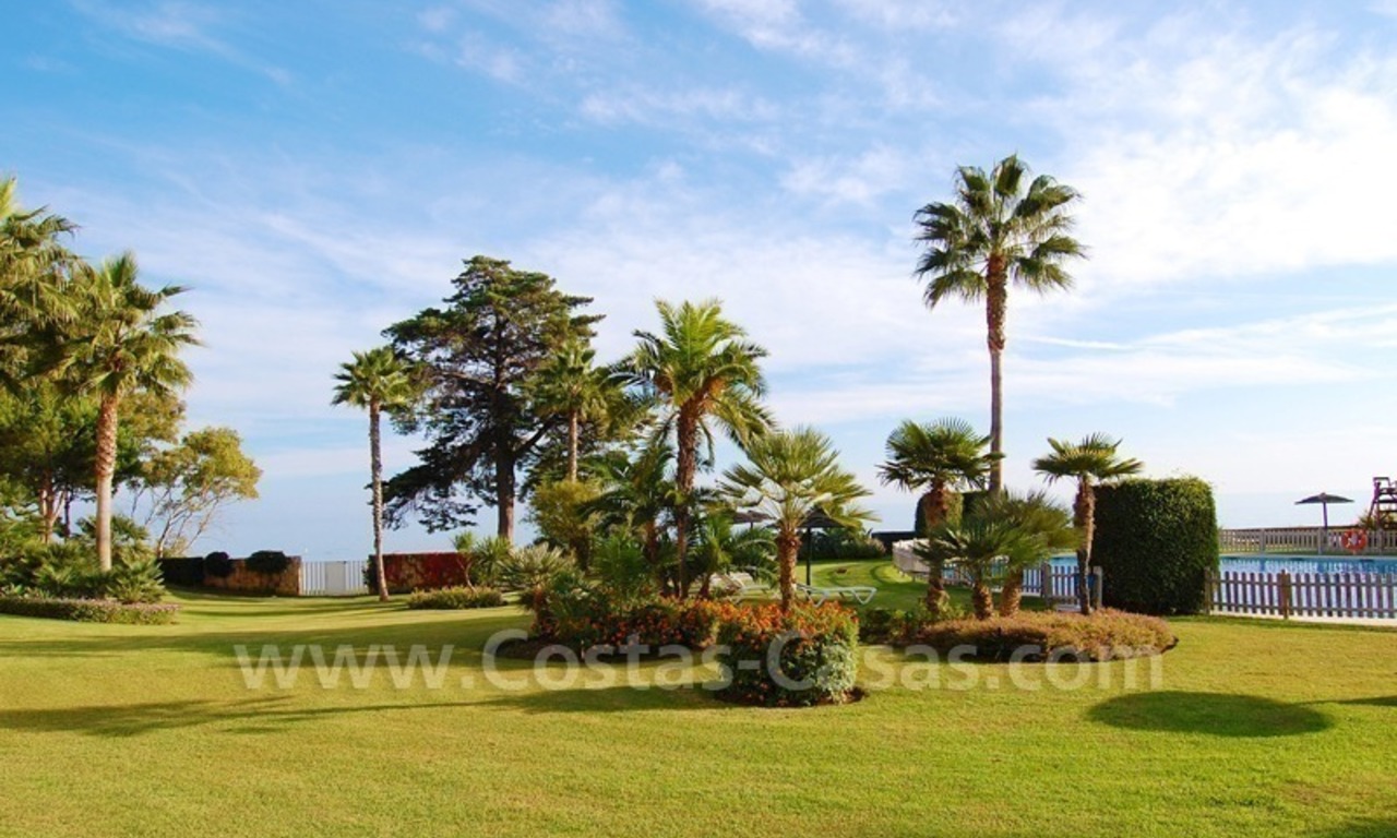 Appartement en première ligne de plage en vente dans un complexe situé sur la nouvelle Mille d' Or, Marbella - Estepona 4