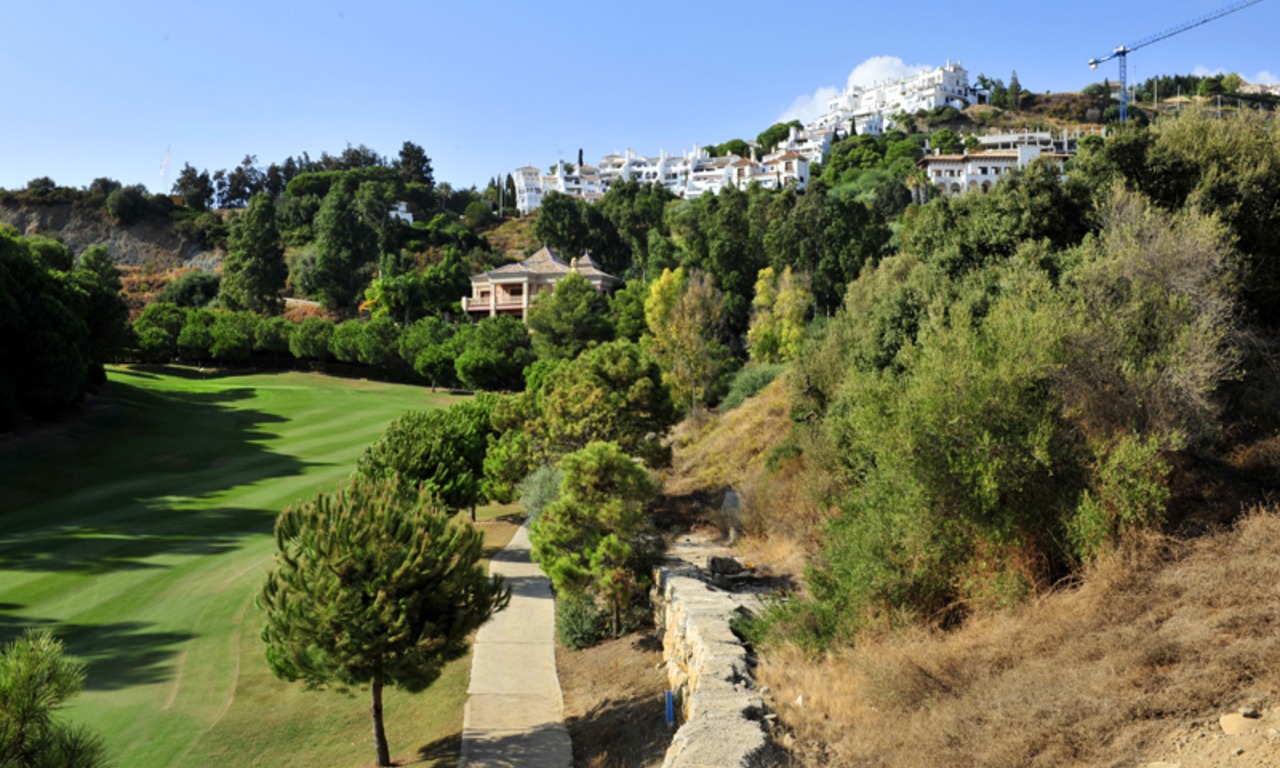 Parcelle en première ligne de golf dans le complexe la Quinta à Marbella - Benahavis 8