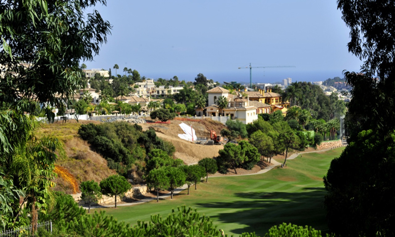 Parcelle en première ligne de golf dans le complexe la Quinta à Marbella - Benahavis 0