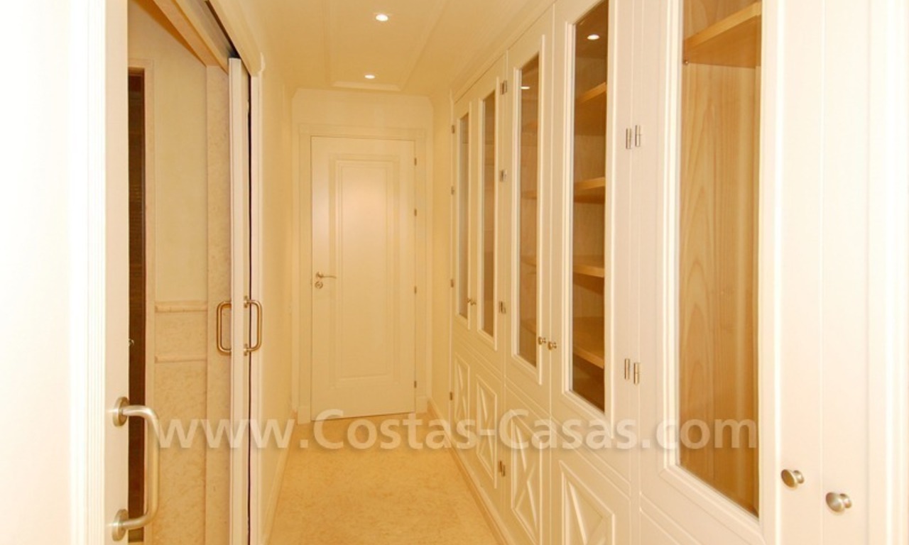 Appartement de luxe à vendre dans un complexe en première ligne de plage sur la nouvelle Mille d' Or dans la zone entre Marbella et Estepona 12