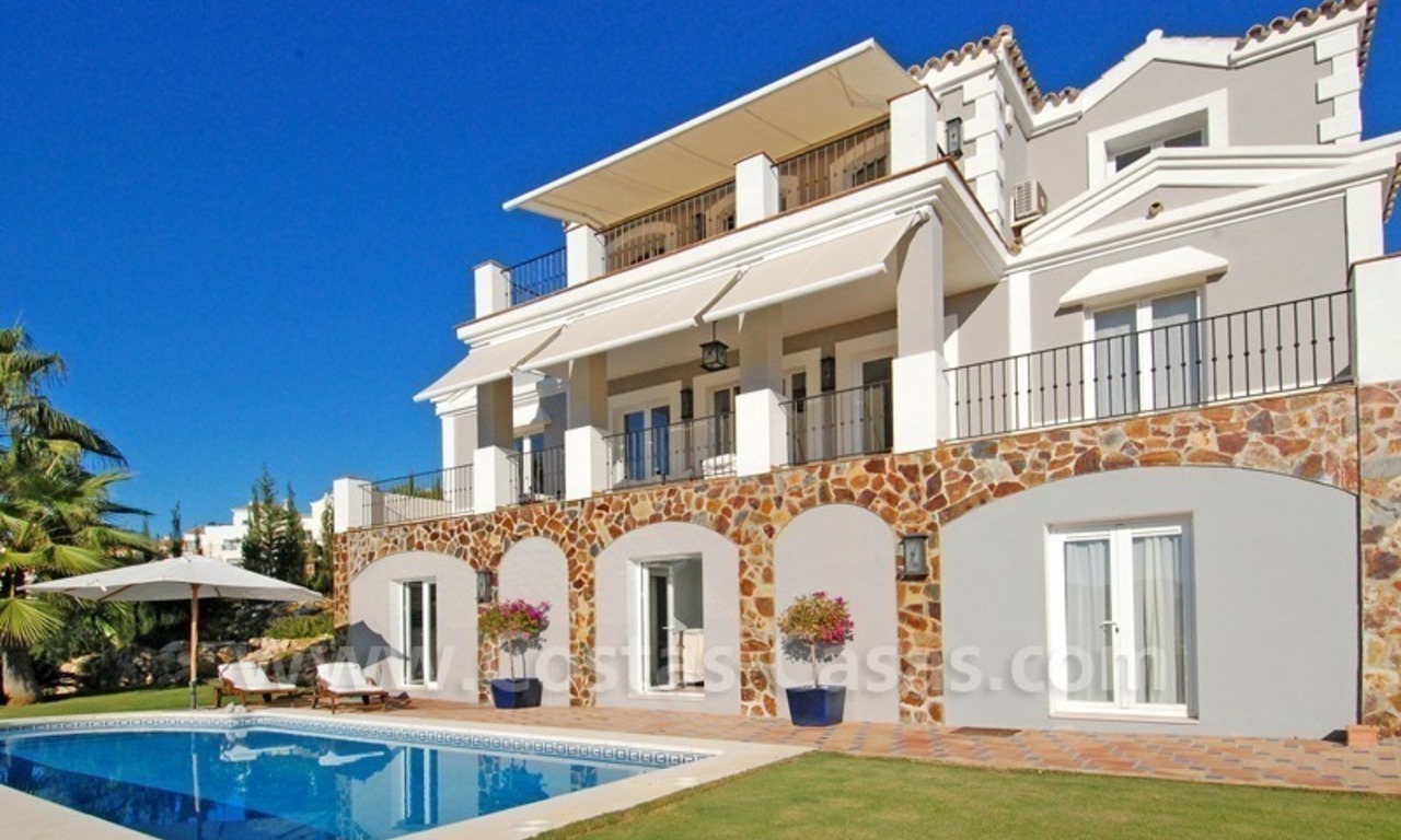 Villa confortable de style méditerranéenne à acheter dans la zone de Marbella - Benahavis 0