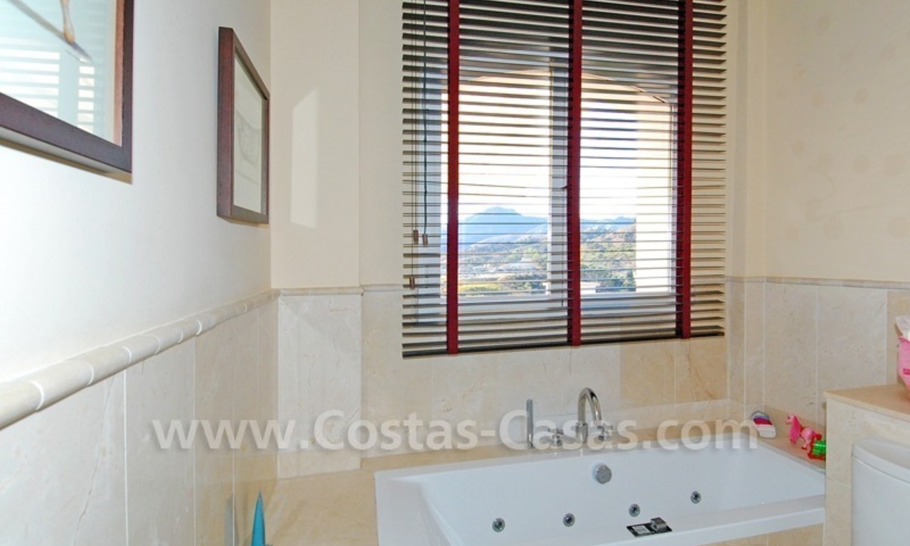 Villa confortable de style méditerranéenne à acheter dans la zone de Marbella - Benahavis 24