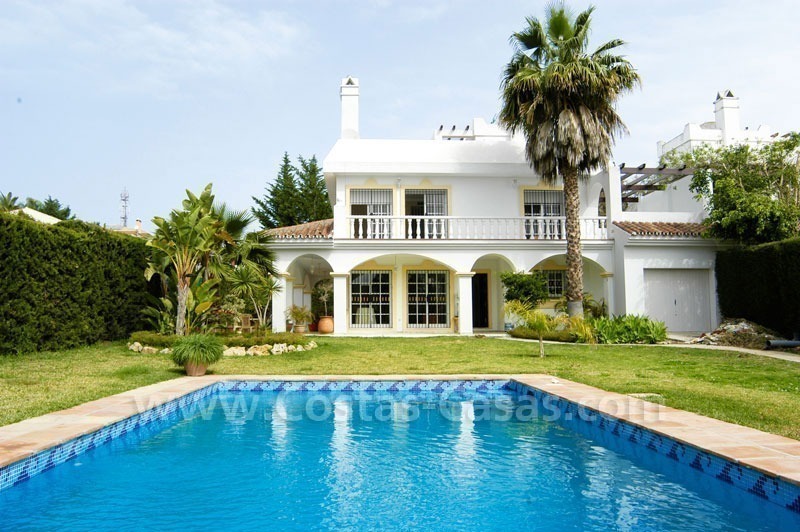 Bonne affaire! Villa détachée de style andalou dans l' Ouest de Marbella