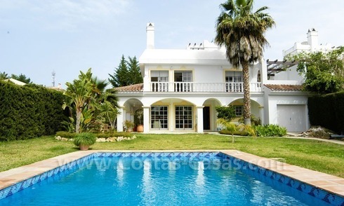 Bonne affaire! Villa détachée de style andalou dans l' Ouest de Marbella 