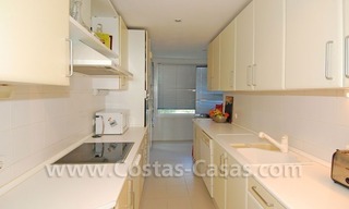 Appartement en première ligne de plage en vente dans un complexe situé sur la nouvelle Mille d' Or, Marbella - Estepona 15
