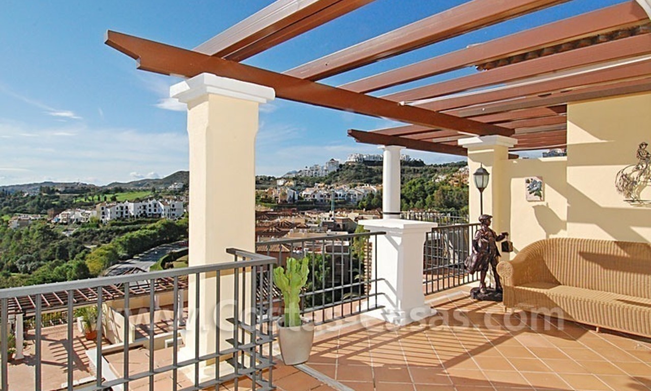  Opportunité! Appartement penthouse à vendre dans un complexe fermé en première ligne de golf dans la zone de Marbella - Benahavis 4