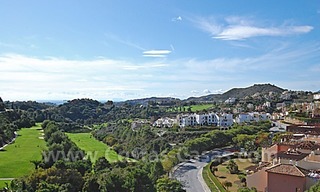  Opportunité! Appartement penthouse à vendre dans un complexe fermé en première ligne de golf dans la zone de Marbella - Benahavis 1