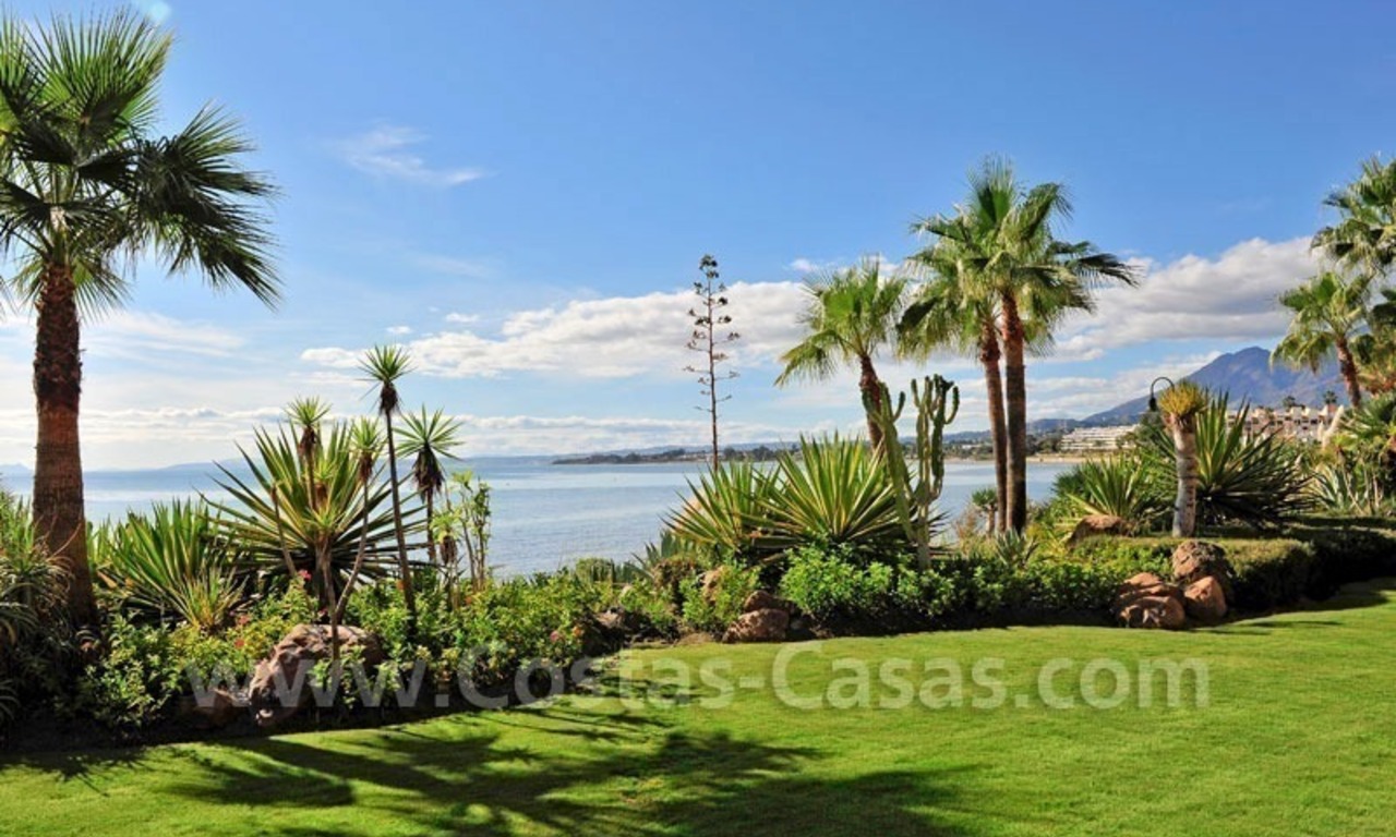  Opportunité! Penthouse de luxe à vendre dans un complexe exclusif en première ligne de plage sur la nouvelle Mille d' Or entre Marbella et Estepona 8