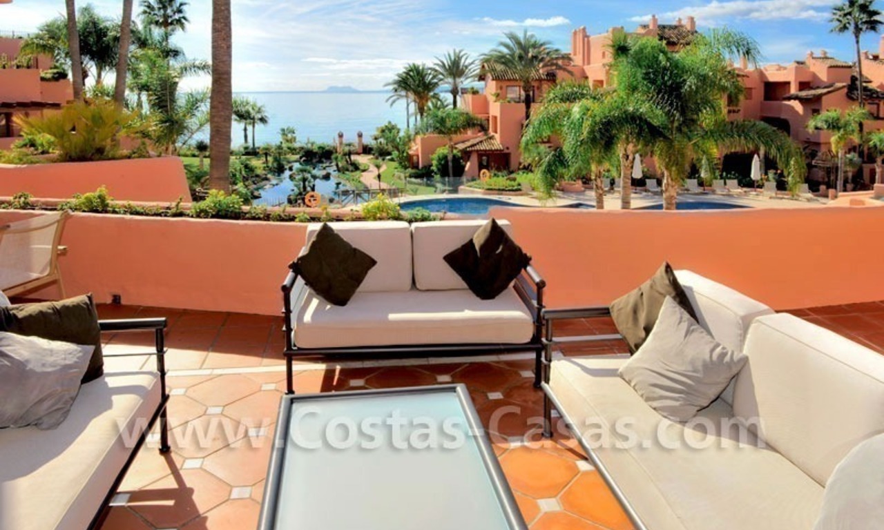  Opportunité! Penthouse de luxe à vendre dans un complexe exclusif en première ligne de plage sur la nouvelle Mille d' Or entre Marbella et Estepona 3