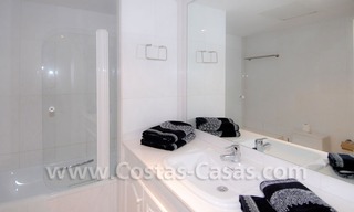 Appartement de luxe en première ligne de plage à vendre à Puerto Banús - Marbella 12