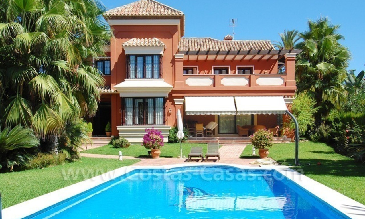 Villa de plage de style espagnol moderne à acheter à l' Est de Marbella 1