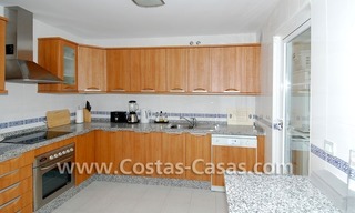 Appartement à vendre en première ligne de plage dans un complexe fermé à San Pedro, Marbella 8