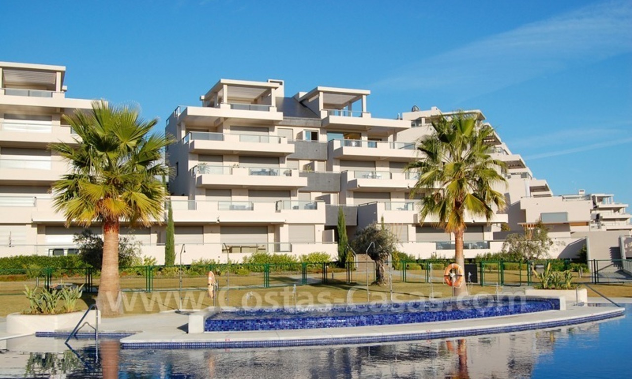 Nouveau penthouse luxueux de style contemporain à louer pour des vacances dans la zone de Marbella sur la Costa del Sol 4