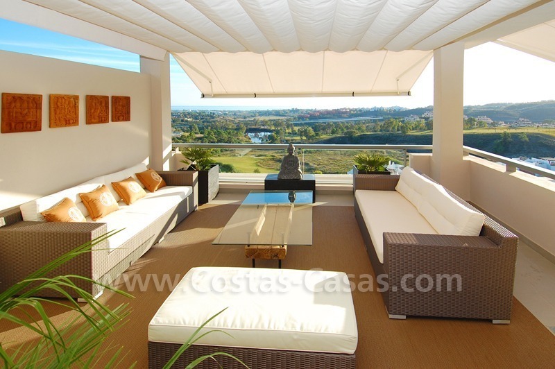 Nouveau penthouse luxueux de style contemporain à louer pour des vacances dans la zone de Marbella sur la Costa del Sol