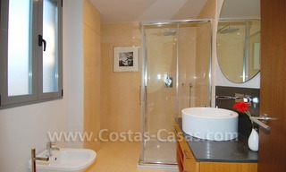 Nouveau penthouse luxueux de style contemporain à louer pour des vacances dans la zone de Marbella sur la Costa del Sol 29