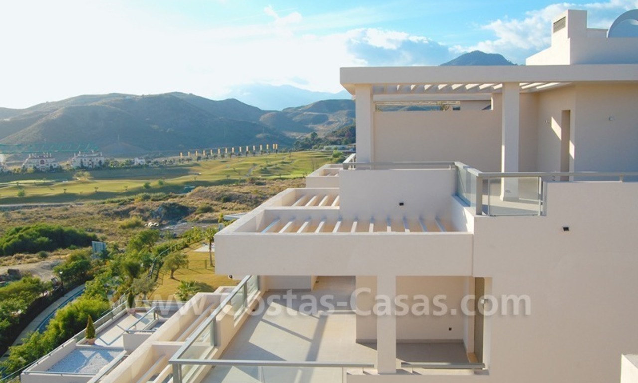 Nouveau penthouse luxueux de style contemporain à louer pour des vacances dans la zone de Marbella sur la Costa del Sol 20