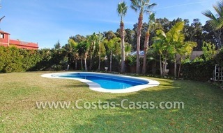 Opportunité! Villa de style andalou près de la plage à vendre dans Marbella, près de Puerto Banús 3