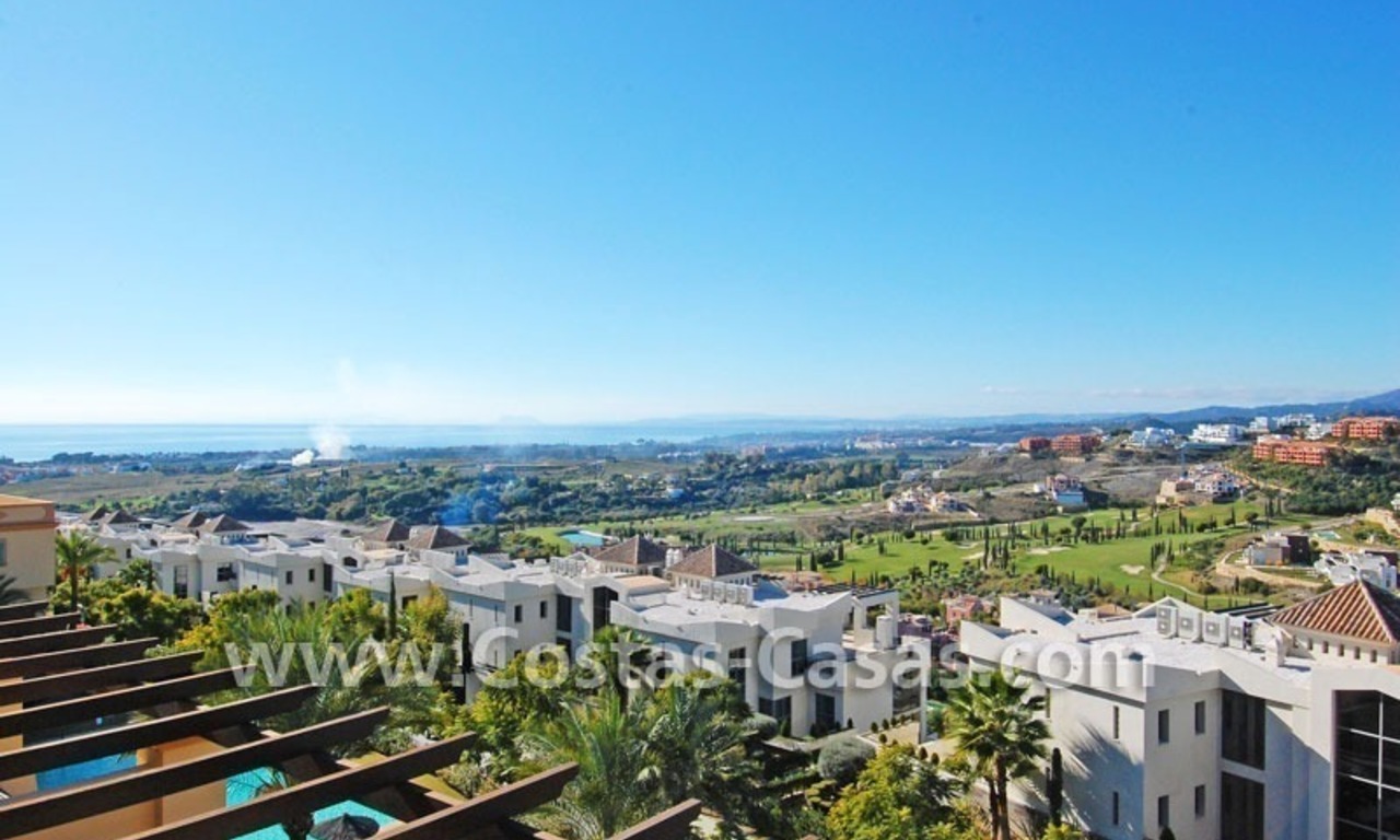 Penthouse de golf luxueux à vendre dans un complexe dans la zone de Benahavis - Estepona - Marbella 0
