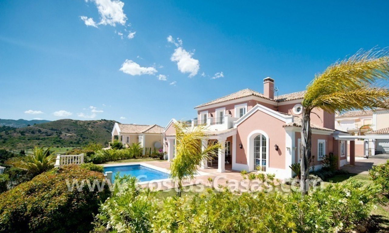 Nouvelle villa à vendre dans un complexe fermé dans la zone de Marbella - Benahavis sur la Costa del Sol 0