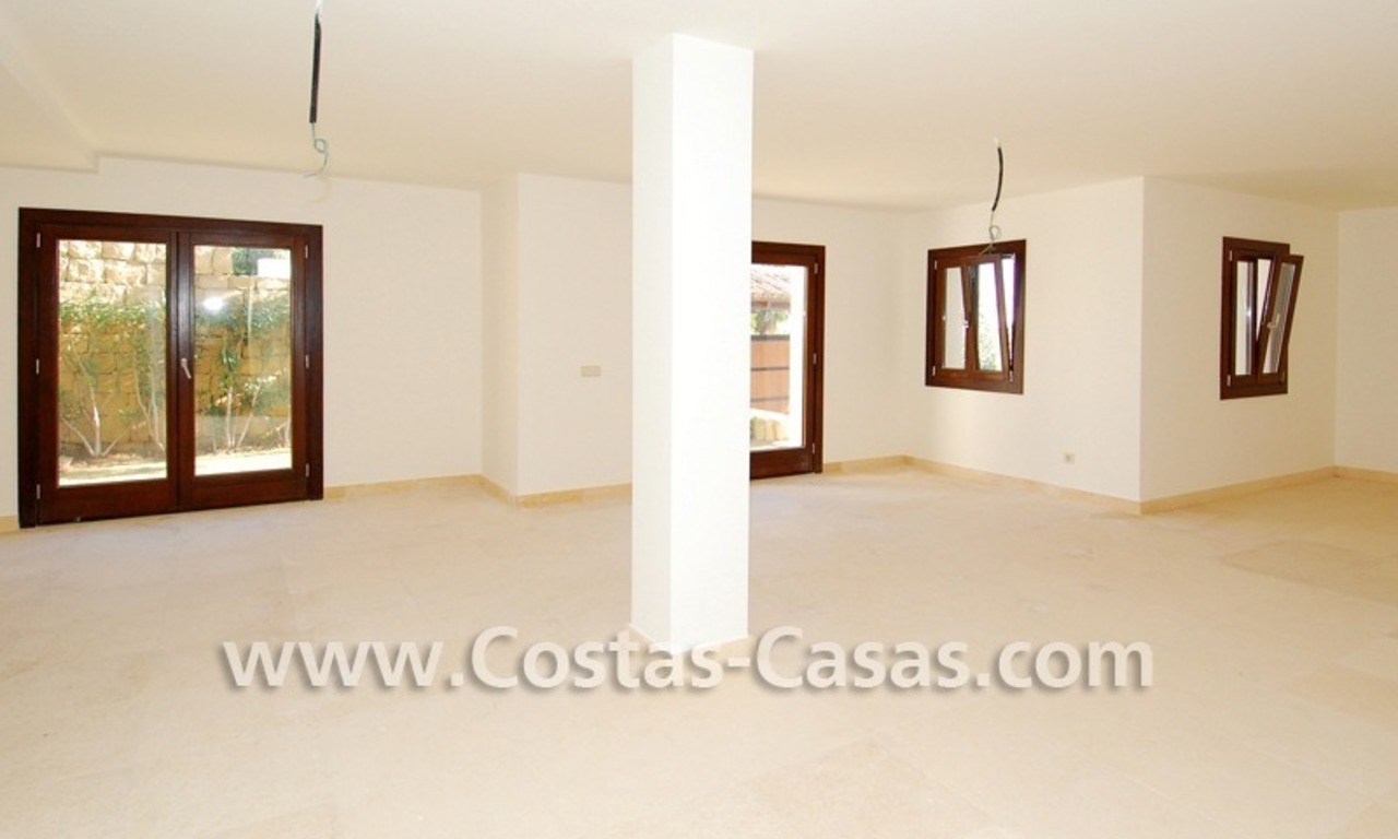 Confortable villa de luxe à acheter dans un complexe fermé dans la zone de Benahavis - Estepona - Marbella 19
