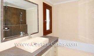 Confortable villa de luxe à acheter dans un complexe fermé dans la zone de Benahavis - Estepona - Marbella 16