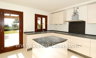 Confortable villa de luxe à acheter dans un complexe fermé dans la zone de Benahavis - Estepona - Marbella 10