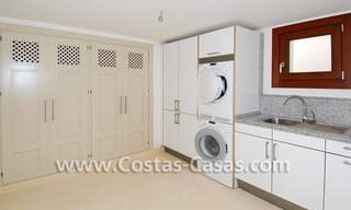 Confortable villa de luxe à acheter dans un complexe fermé dans la zone de Benahavis - Estepona - Marbella 11