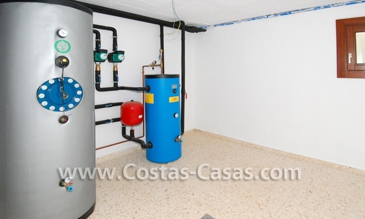 Confortable villa de luxe à acheter dans un complexe fermé dans la zone de Benahavis - Estepona - Marbella 21