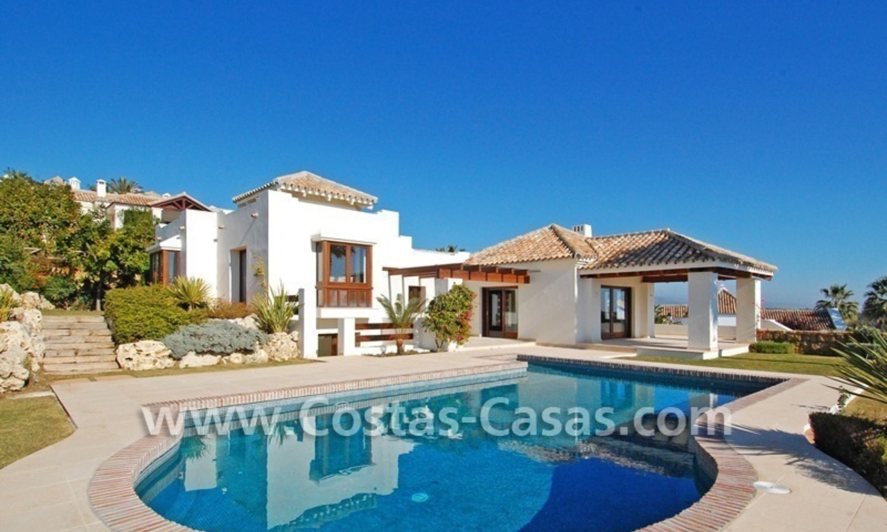 Confortable villa de luxe à acheter dans un complexe fermé dans la zone de Benahavis - Estepona - Marbella 0