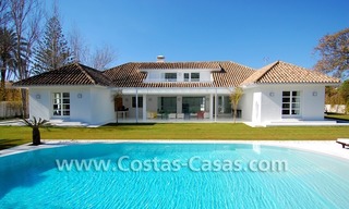 Villa andalouse moderne à vendre près de la plage à Marbella 1