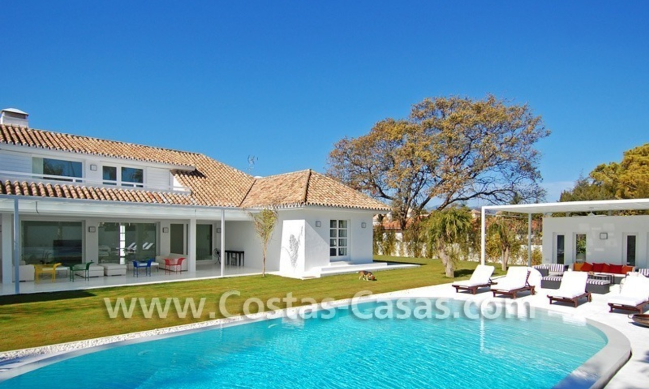 Villa andalouse moderne à vendre près de la plage à Marbella 0