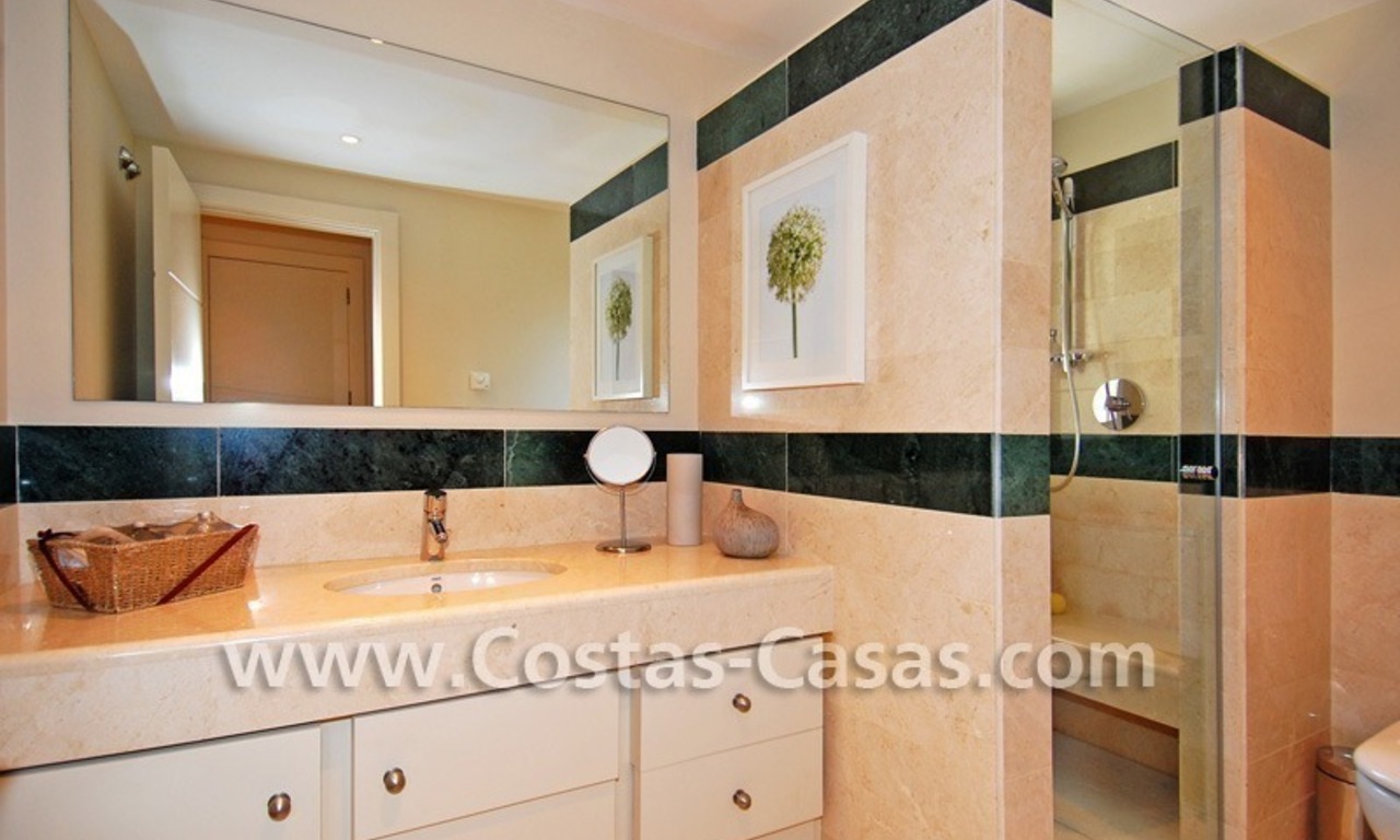 Appartement de luxe en première ligne de plage à vendre dans un complexe exclusif,Nouvelle Mille d' Or, Marbella - Estepona 21