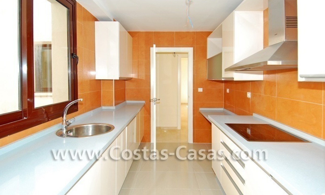 Opportunité! Appartements spacieux et penthouses à acheter près de la plage à Nueva Andalucía très proche de Puerto Banús 10