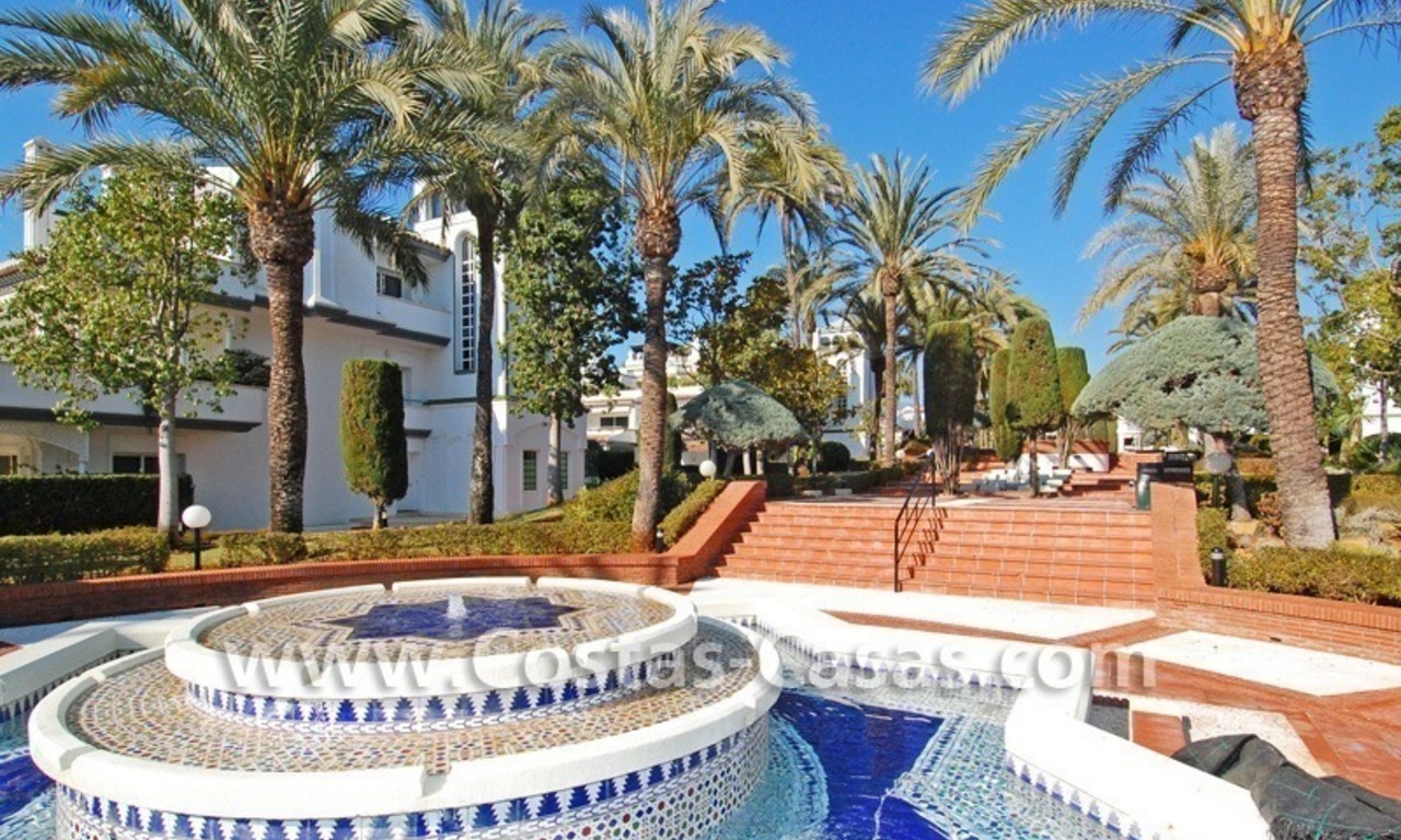 Villa détachée en première ligne de plage à vendre dans un complexe dans la zone entre Marbella et Estepona 30