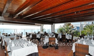 Villa détachée en première ligne de plage à vendre dans un complexe dans la zone entre Marbella et Estepona 24