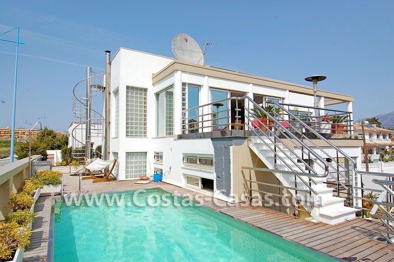 Opportunité! Villa de style moderne près de la plage à vendre à Marbella
