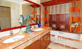 Villa exclusive de style andalouse à acheter sur la Mille d' Or à Marbella 21