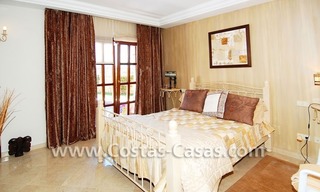 Villa exclusive de style andalouse à acheter sur la Mille d' Or à Marbella 18