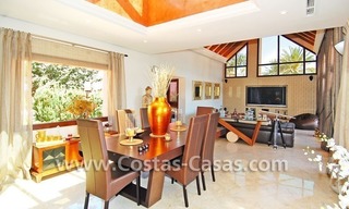 Villa exclusive de style andalouse à acheter sur la Mille d' Or à Marbella 11