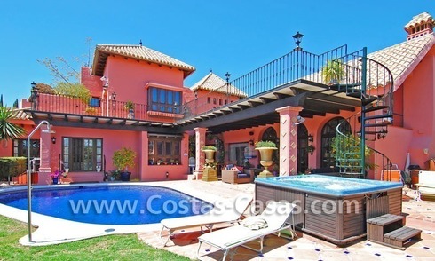 Villa exclusive de style andalouse à acheter sur la Mille d' Or à Marbella 