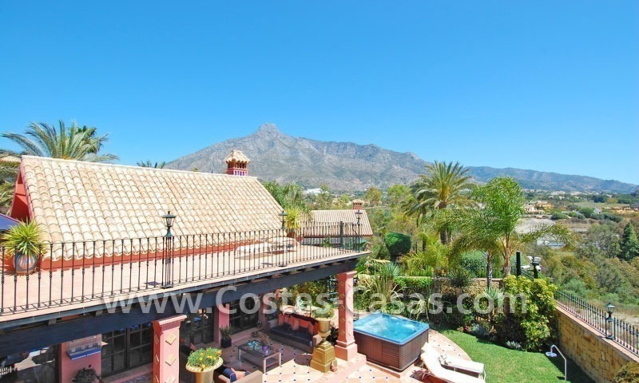 Villa exclusive de style andalouse à acheter sur la Mille d' Or à Marbella 4