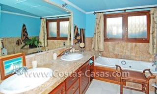 Villa de luxe de style andalou, près de la plage, à vendre à Puerto Banús - Marbella 27