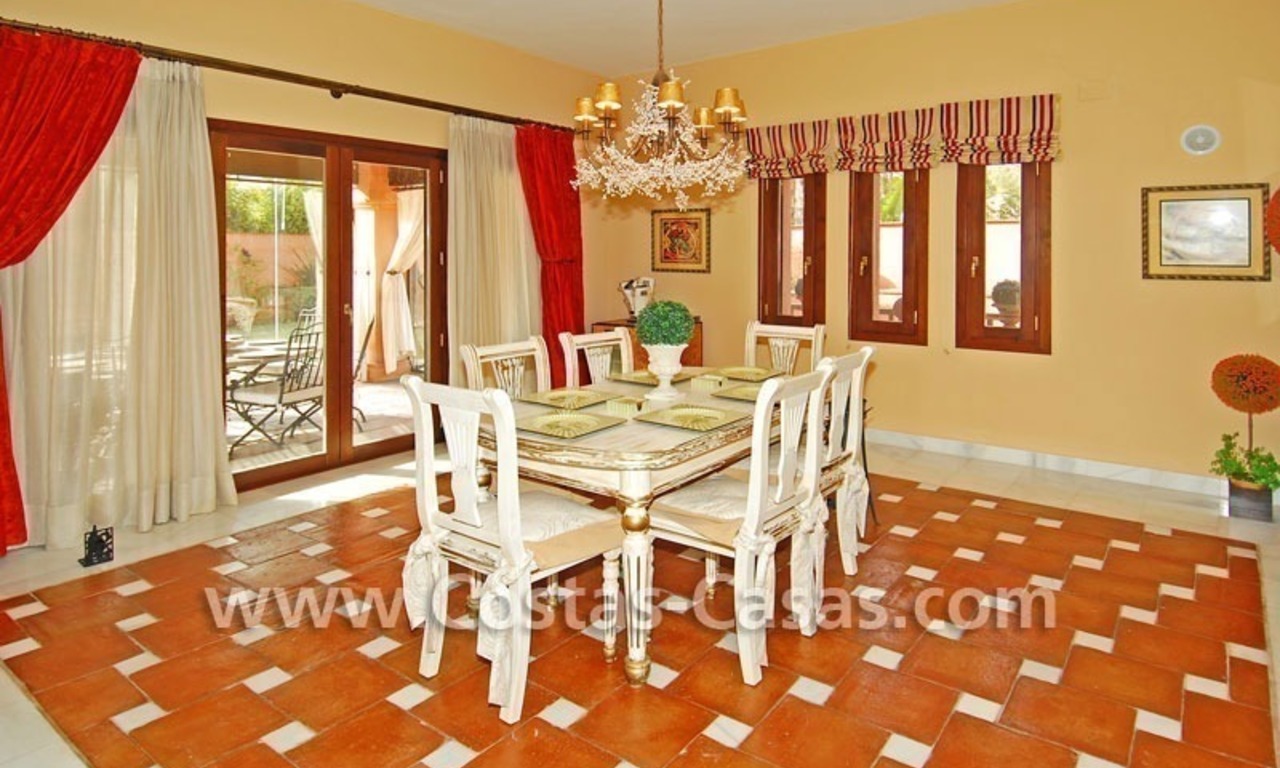 Villa de luxe de style andalou, près de la plage, à vendre à Puerto Banús - Marbella 16