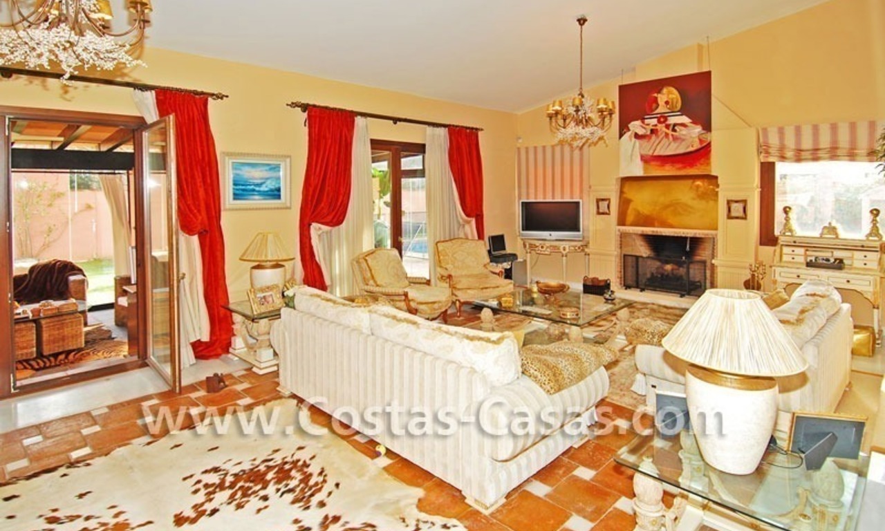 Villa de luxe de style andalou, près de la plage, à vendre à Puerto Banús - Marbella 15