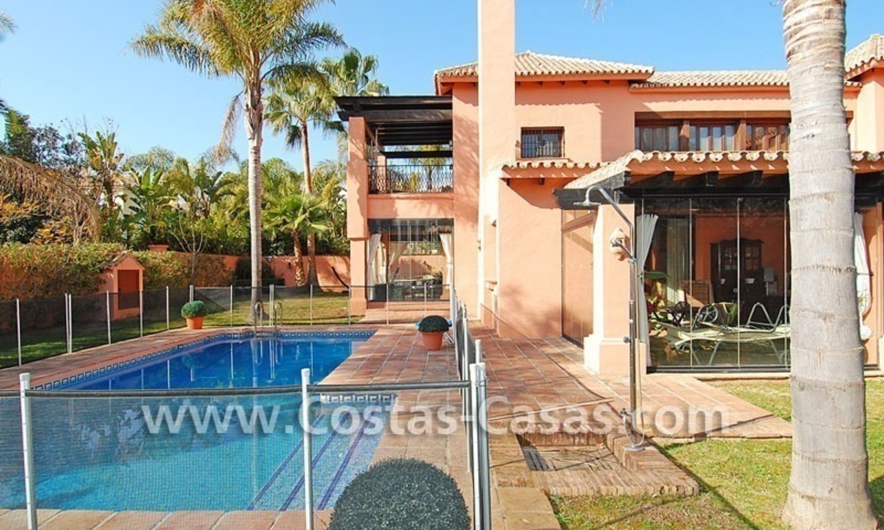 Villa de luxe de style andalou, près de la plage, à vendre à Puerto Banús - Marbella 2