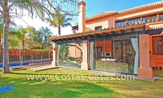 Villa de luxe de style andalou, près de la plage, à vendre à Puerto Banús - Marbella 3