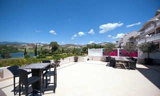 Large appartement de luxe à vendre sur un complexe de golf dans la zone de Marbella - Benahavis - Estepona 1