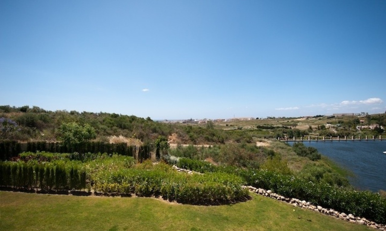 Large appartement de luxe à vendre sur un complexe de golf dans la zone de Marbella - Benahavis - Estepona 3