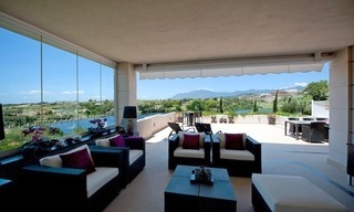 Large appartement de luxe à vendre sur un complexe de golf dans la zone de Marbella - Benahavis - Estepona 8